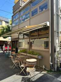 表參道巷弄咖啡館！三層樓空間好拍但食物難評🤨☕️