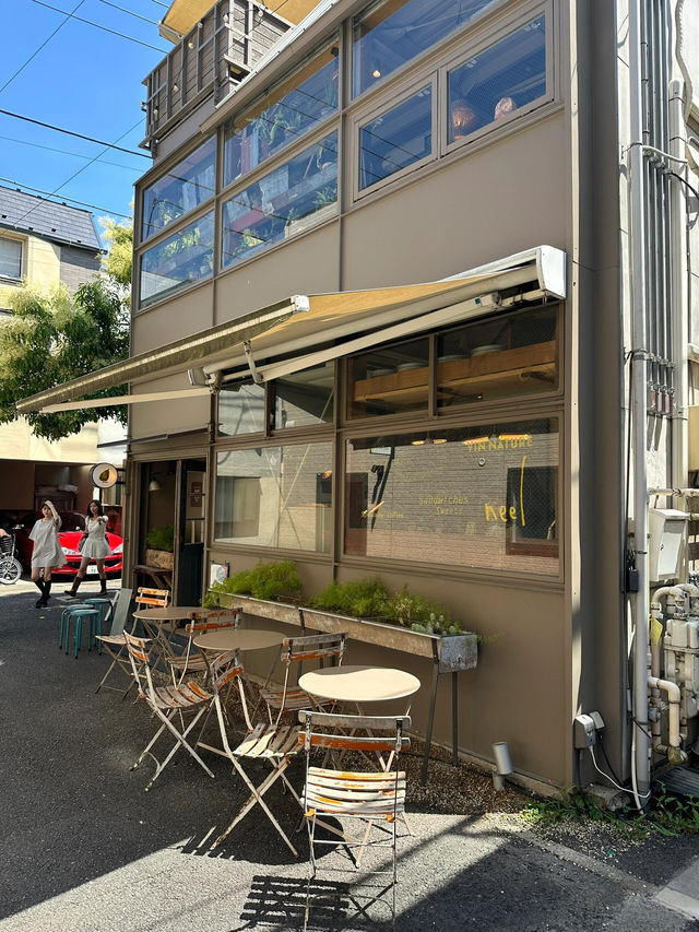 表參道巷弄咖啡館！三層樓空間好拍但食物難評🤨☕️