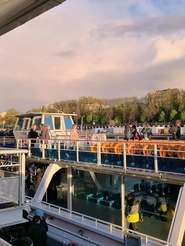 Experience the Sunset Cruise on the Seine River in Paris