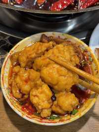 嚟重慶第一餐。。。食洞子火鍋。。。