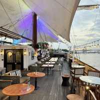 曼谷湄南河必吃榜！百年老船改建的浪漫餐廳⛵️✨