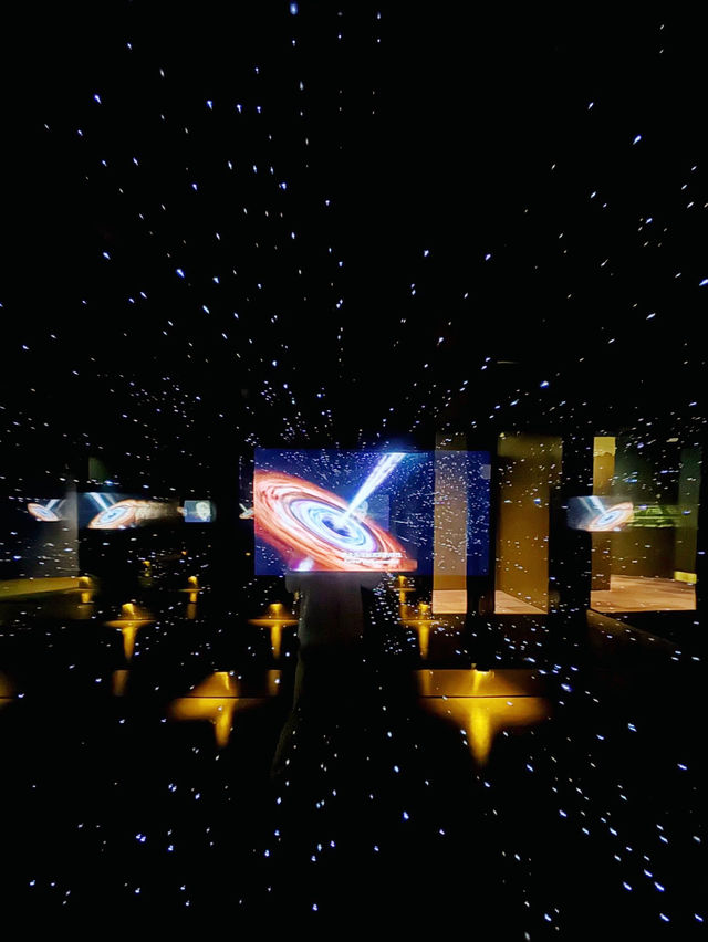 *【香港太空館：宇宙探險の楽園】**  