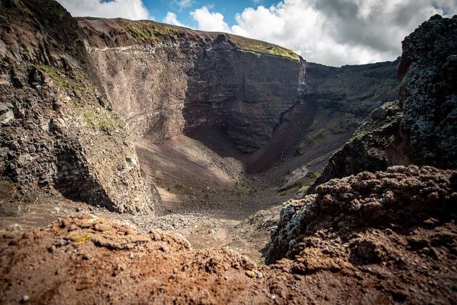 走進南意火山的心臟：維蘇威火山