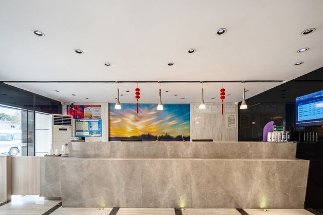 救命！呢間機場隔離嘅神仙酒店，接送同泊車全免費，仲要超高顏值！