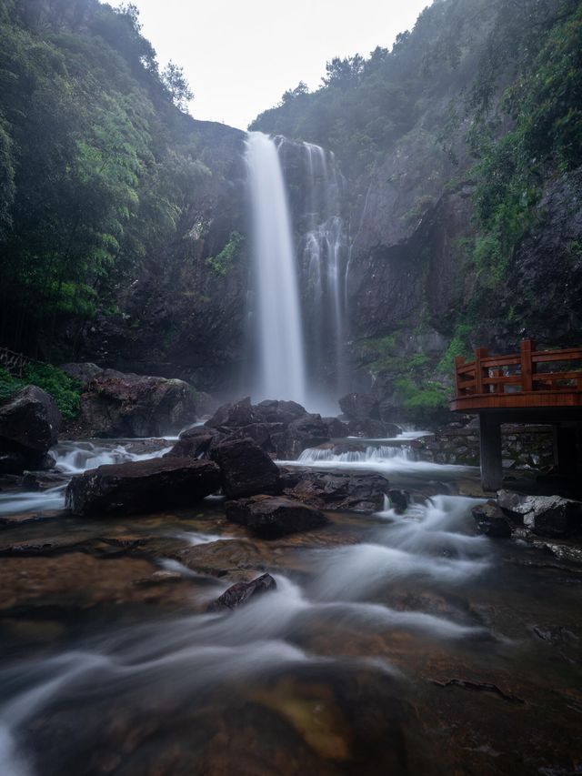 梅雨季勇闖雁蒼山！差啲炸機卻影到人生瀑布大片