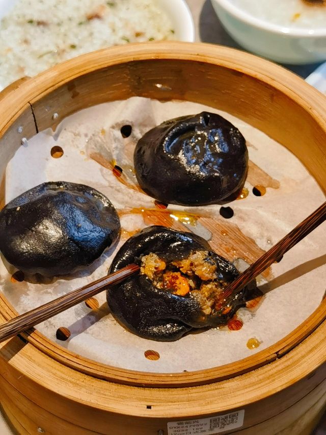 湖南路終於揚眉吐氣！呢間店真係勁爆！  
好耐冇見嘅雞鳴大肉包又返嚟啦！