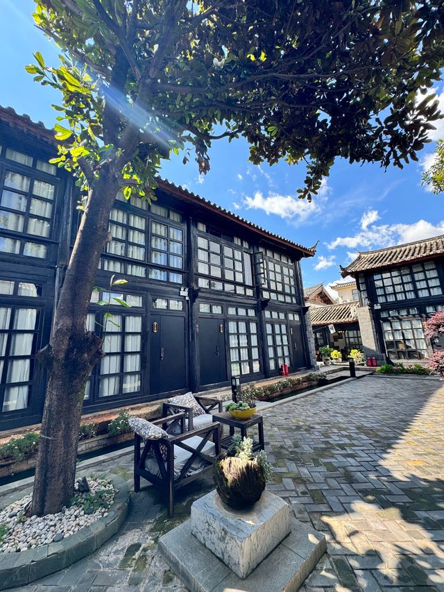 沉浸式體驗麗江山水花草美墅