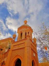 喀什:西域心跳的千年回響! 絲綢之路上最鮮活的活化石——喀什,這座擁有2100多年歷史的古城,