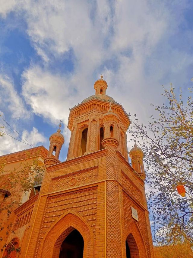 喀什:西域心跳的千年回響! 絲綢之路上最鮮活的活化石——喀什,這座擁有2100多年歷史的古城, 喀什:西域心跳的千年回響! 絲綢之路上最鮮活的活化石——喀什,這座擁有2100多年歷史的古城,