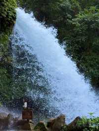 荔波小七孔3小時快速玩!! 我們提前一晚入住的施柏閣酒店~ 酒店VIP入口出發 步行至大七孔古橋