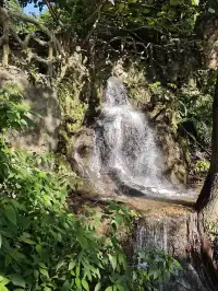 終於來到課本裡的黃果樹瀑布!