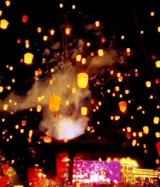 Fangte Carnival New Year's Eve, Thousands of Lanterns and Ages Singing Together to Welcome the New Year