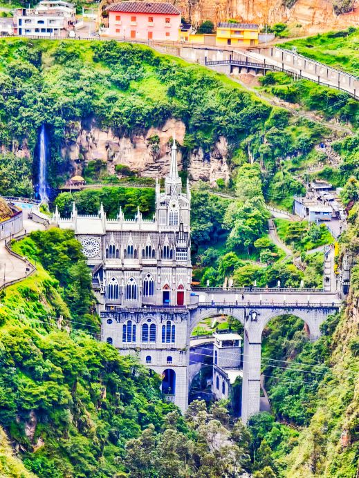 国境にそびえ立つ教会、Rosario de las lajas。 | Trip.com ポトシ
