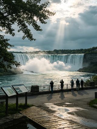Niagara Falls in Midsummer｜Peak Water Flow in July-August, Spectacular Rainbow Viewing on the Boat