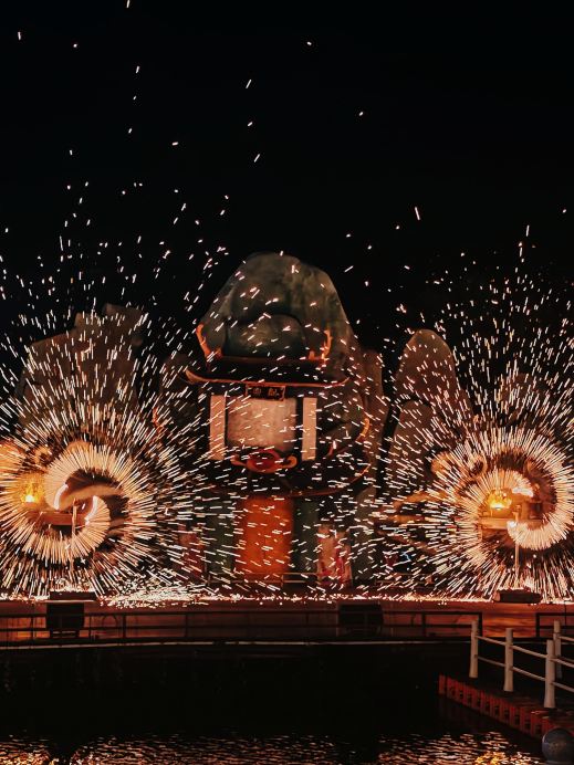 1-hour drive from Wuhan | Lianjianghu Chuange Island, molten iron flower show on the lake + fireworks feast