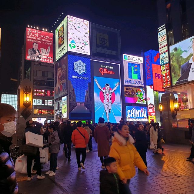 오사카에서 느끼는 번화가의 생동감 도톤보리