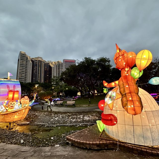 台北市政府前廣場公園的元宵燈會.非看不可