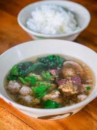  เกาเหลาเลือดหมู เจ้าเก่าตลาดเกษตร