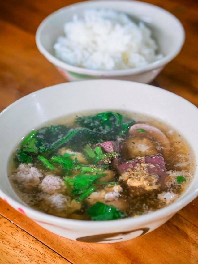  เกาเหลาเลือดหมู เจ้าเก่าตลาดเกษตร