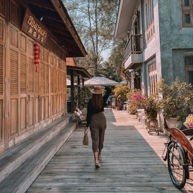 ที่พักริมน้ำ สระว่ายน้ำส่วนกลางสวย