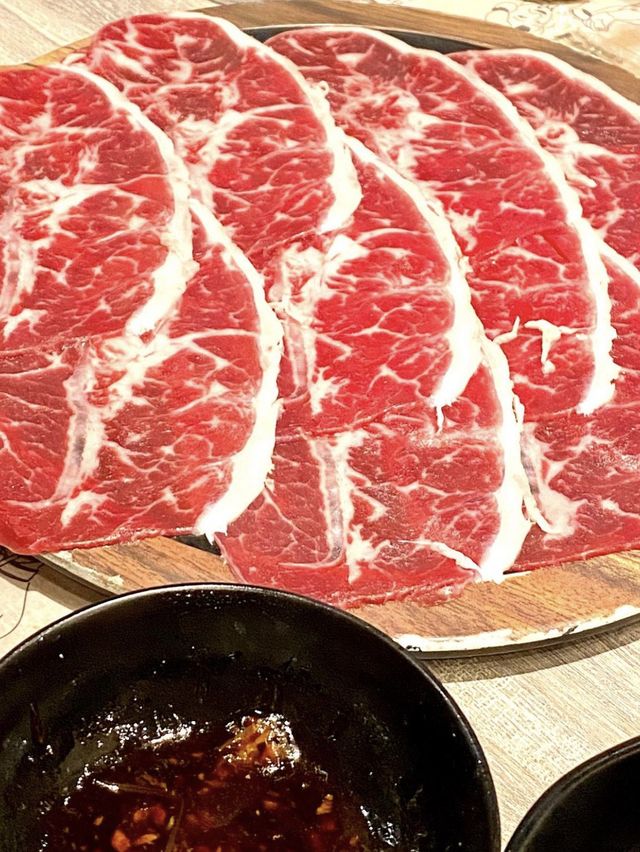 牛大人台式火鍋吃到飽，任飲任食，捧住個肚走😋😋