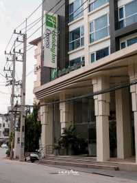 Holiday Inn Express ที่พักราคาถูก หมอนดูดวิญญาณ