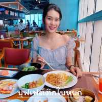 บุฟเฟต์ใบหยก ฉลองวันเกิดมีเซอร์ไพรส์เค้กให้