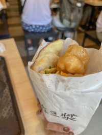 【台北】毎朝行列の超人気店！台北の朝ごはんといえばここ！なフーハンドウジャン行ってきた