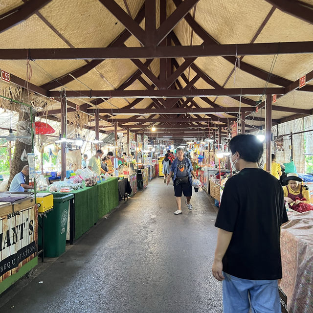 ตลาดน้ำบางน้ำผึ้ง 