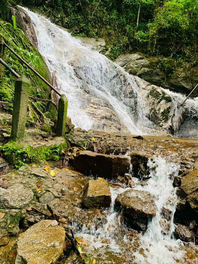 น้ำตกแม่กำปอง (Mae Kampong Waterfall)