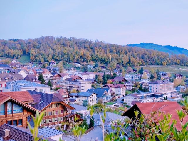 Discover amazing Autumn falls in Spiez