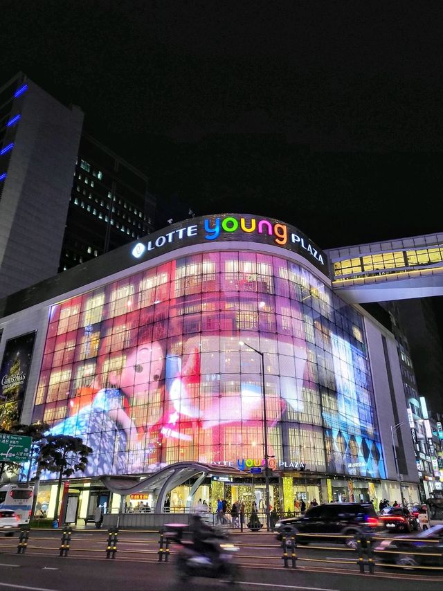 겨울이면 더 핫해지는 명동거리🎄✨️
