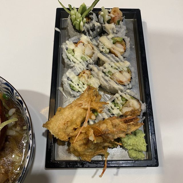익선동 초밥, 롤 맛집 “롤인익선”. 연어아보카도롤 드세용!