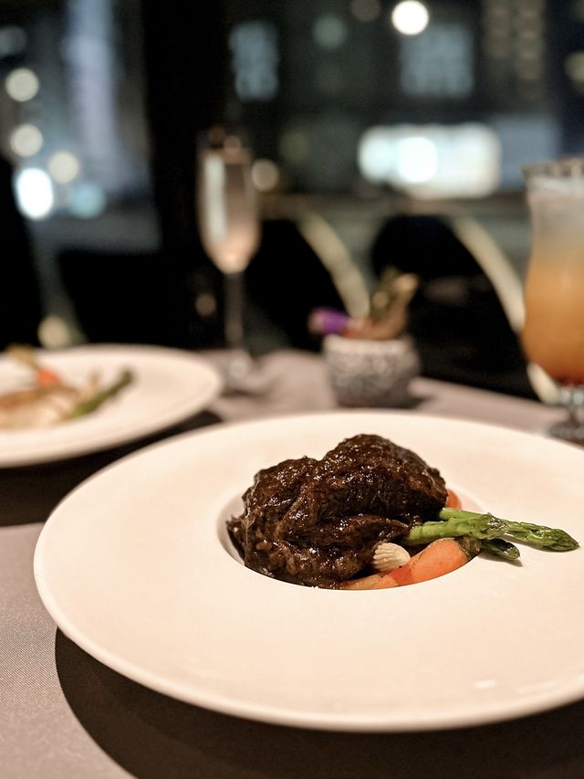 𓆰 Fine Dining with City Landscape