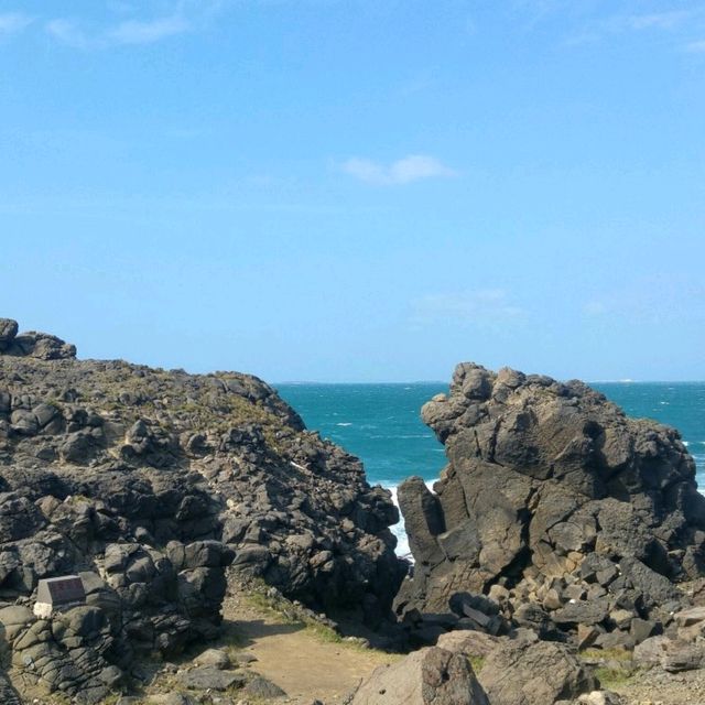 澎湖西嶼景點【鯨魚洞與漁翁島燈塔】