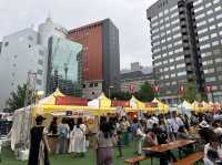 福岡・天神。『天神夏祭り』が8月6日まで開催中。福岡市役所西側に広がる『ふれあい広場』 
