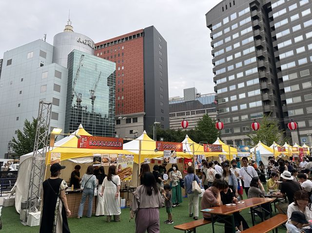福岡・天神。『天神夏祭り』が8月6日まで開催中。福岡市役所西側に広がる『ふれあい広場』 