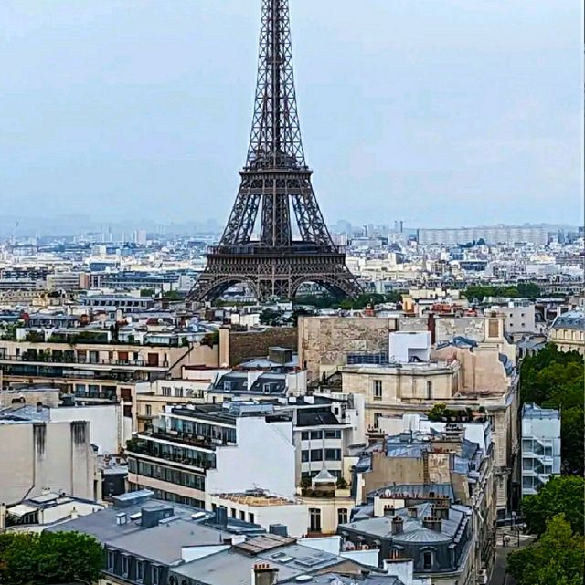 FAMOUS EIFFEL TOWER IN PARIS!