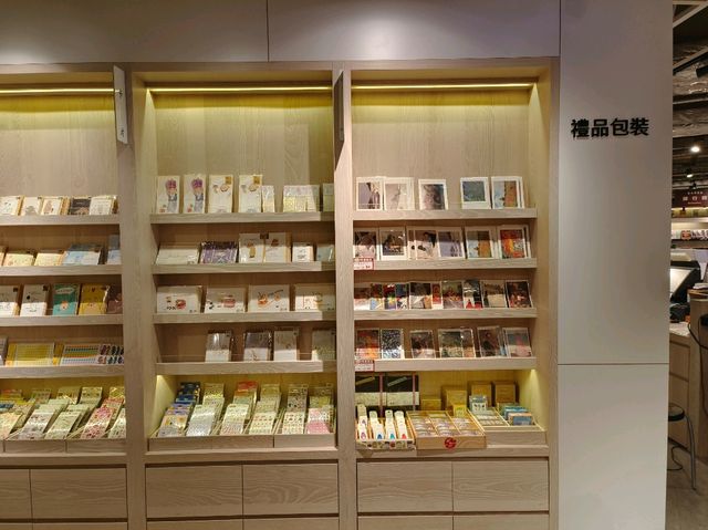 高雄前金-桌遊超多，禮物精選|金石堂書店（大立店）