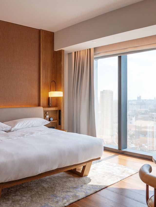 Cozy Andaz stay with a view