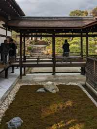 世界遺産【仁和寺】のニ王門は、２体の金剛力士像達に護られている