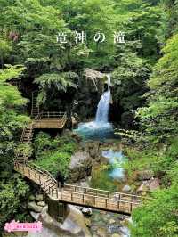 【岐阜】落差12m！エメラルドグリーンの美しい滝