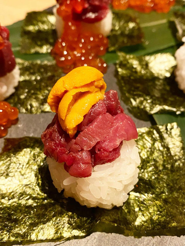 【福岡グルメ】肉寿司と焼き鳥を楽しめる豪華な居酒屋