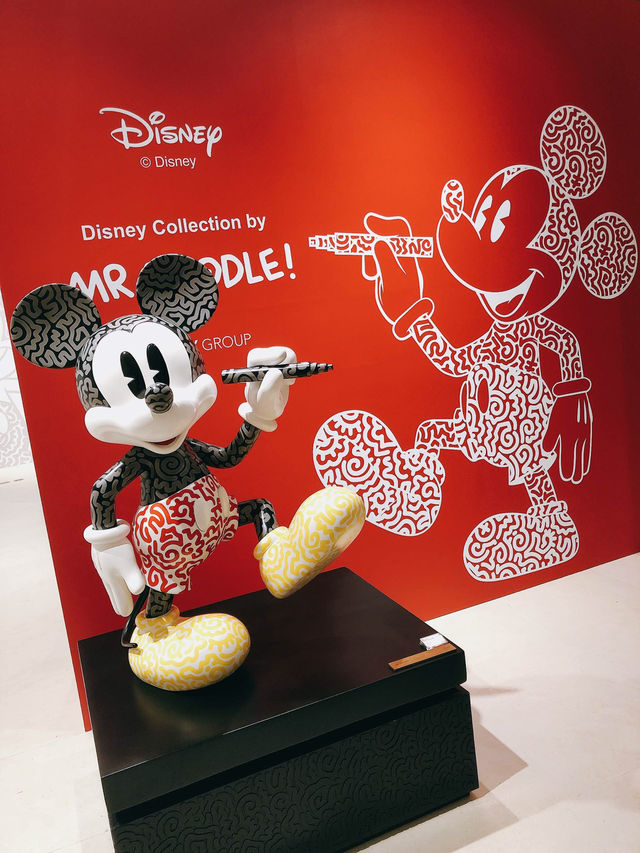 【限量藝術展】Mr Doodle愛情雕塑，遠東百貨信義A13