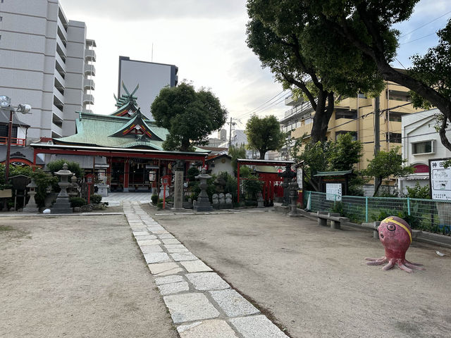 兵庫県尼崎市。大きな鳥居と遊具があります『尼崎えびす神社』