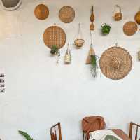 BAAN KAO NHOM | คาเฟ่ขนมไทยย่านเมืองเก่าอยุธยา