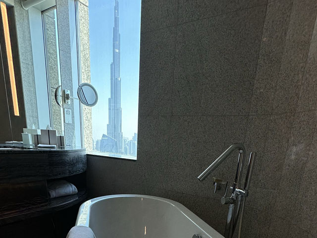 杜拜香格裡拉酒店：套房俯瞰哈里發塔，良好服務