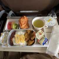 6時間飛行の中、食べすぎ問題✈︎