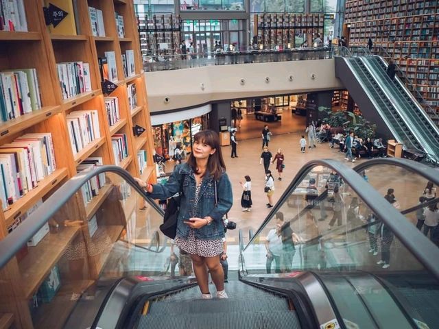 Library Starfield COEX Mall & SMTOWN MUSEUM