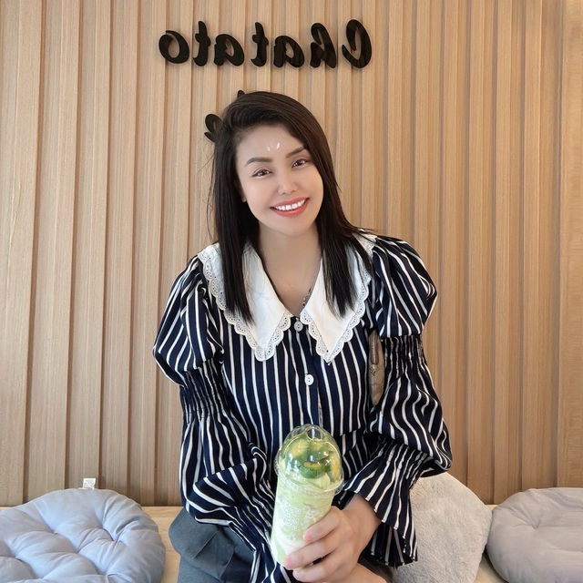 ร้านน้ำผลไม้สดปั่นที่ใส่แบบจุกๆ